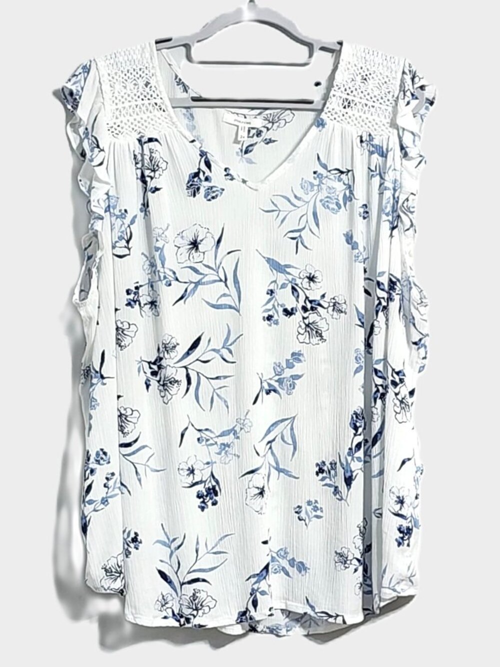 Maurices Women's 2X White & Blue Floral Flutter Sleeve Sleeveless Blouse